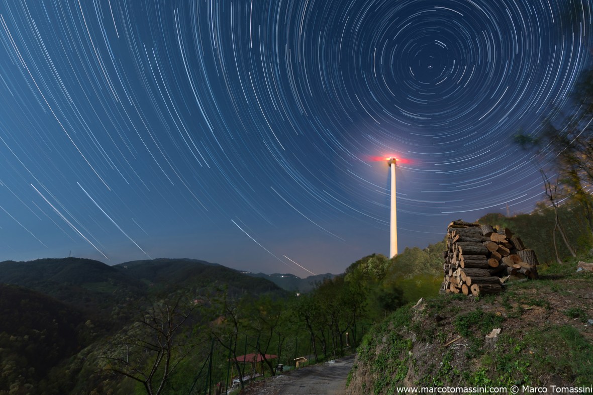 Startrail Pala Eolica-2.jpg